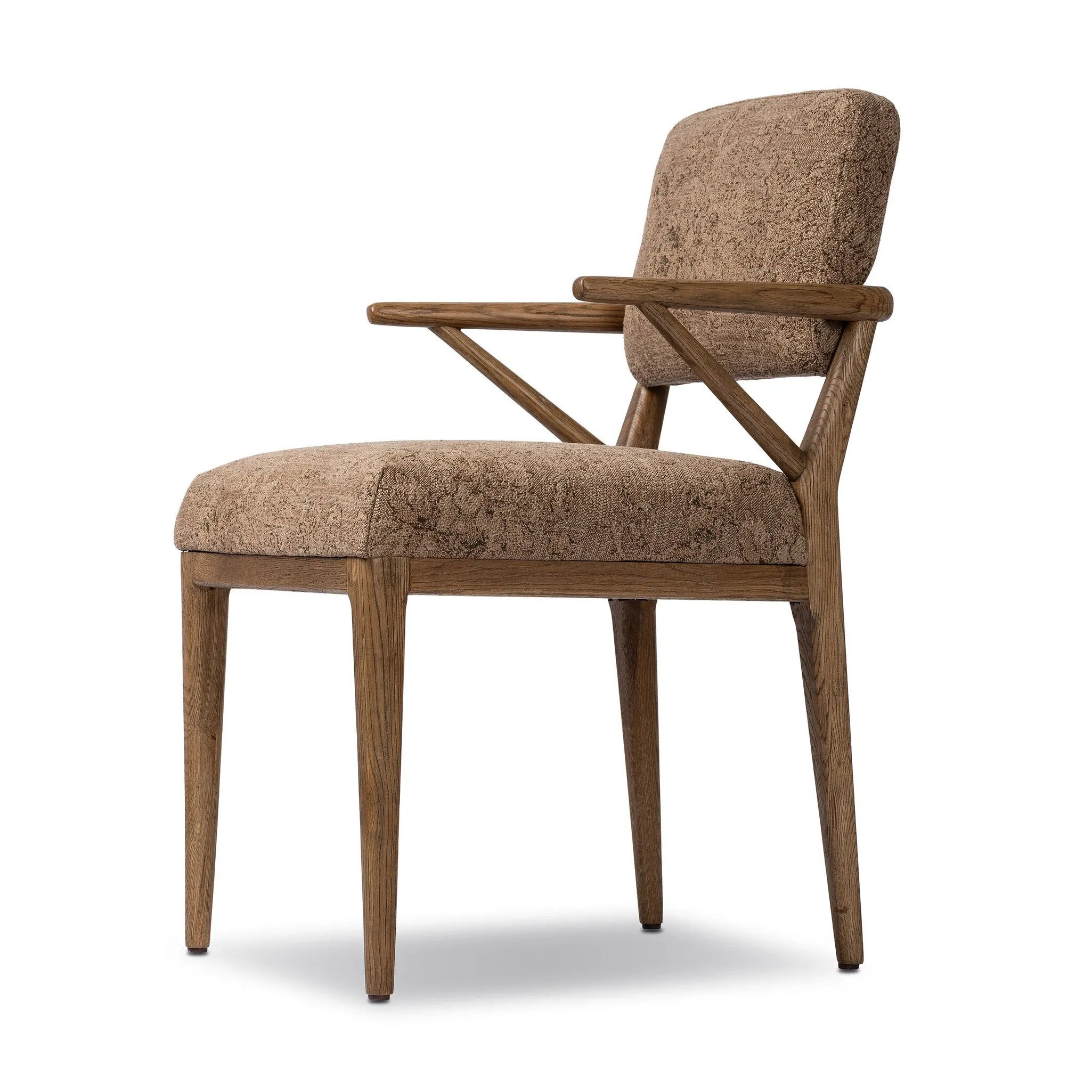  Amethyst Home provides interior design, new home construction design consulting, vintage area rugs, and lighting in the Laguna Beach metro area.