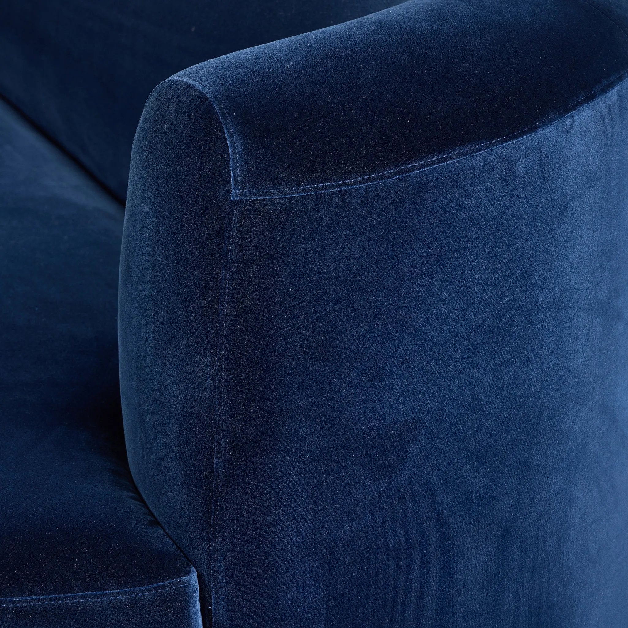  Amethyst Home provides interior design, new home construction design consulting, vintage area rugs, and lighting in the Austin metro area.