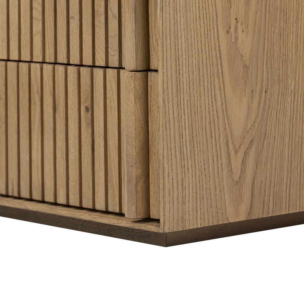  Amethyst Home provides interior design, new home construction design consulting, vintage area rugs, and lighting in the Salt Lake City metro area.