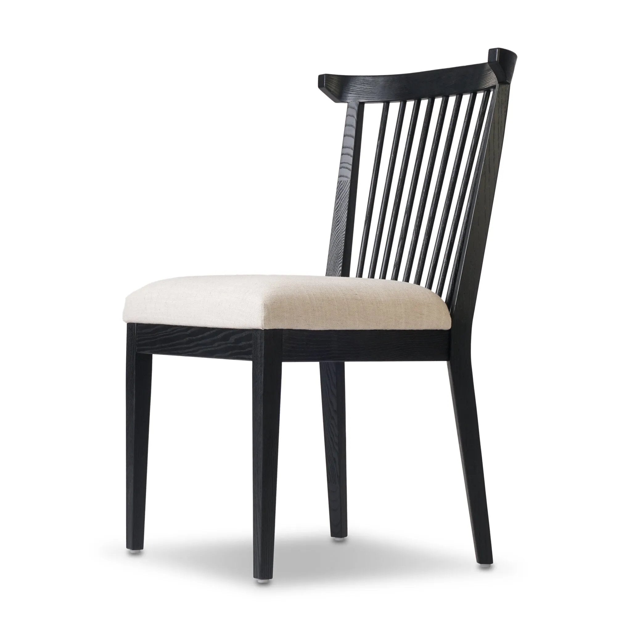 A linear dining style inspired by Japanese tea houses, crafted from black-finished ash. Designed for comfort, a thick cushion