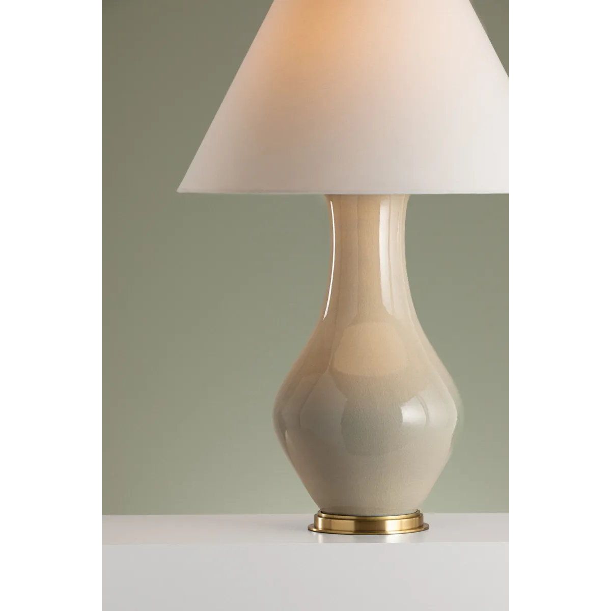 Artisanal and contemporary, Hanslope features a gracefully sculpted ceramic base paired with a crisp white linen shade. The unique form and proportions, coupled with the off-white French Muslin glaze give this lamp an earthy, organic feel. The glossy finish adds to the charm of this lovely everyday light fixture Amethyst Home provides interior design, new home construction design consulting, vintage area rugs, and lighting in the Park City metro area.