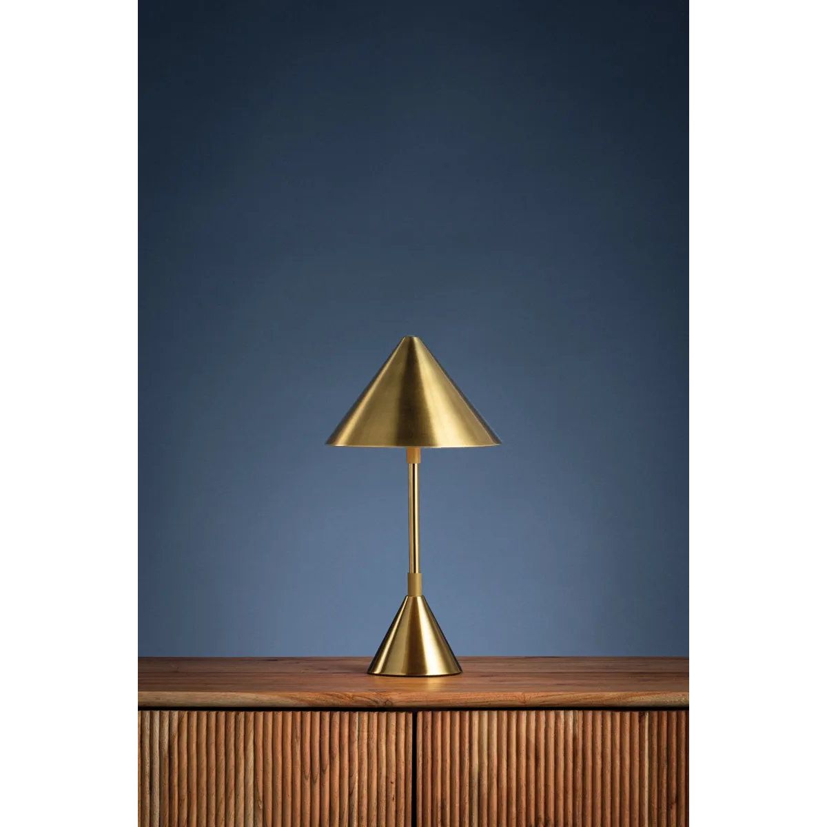 Characterized by clean lines and an all-metal construction, Salma is a modern geometric essential. The compact size of the floor lamp makes it ideal for smaller spaces, while the table lamp provides versatility as a portable light for desks and bedside tables. Both lamps feature a minimal, sleek design with an Aged Brass finish. Amethyst Home provides interior design, new home construction design consulting, vintage area rugs, and lighting in the Miami metro area.