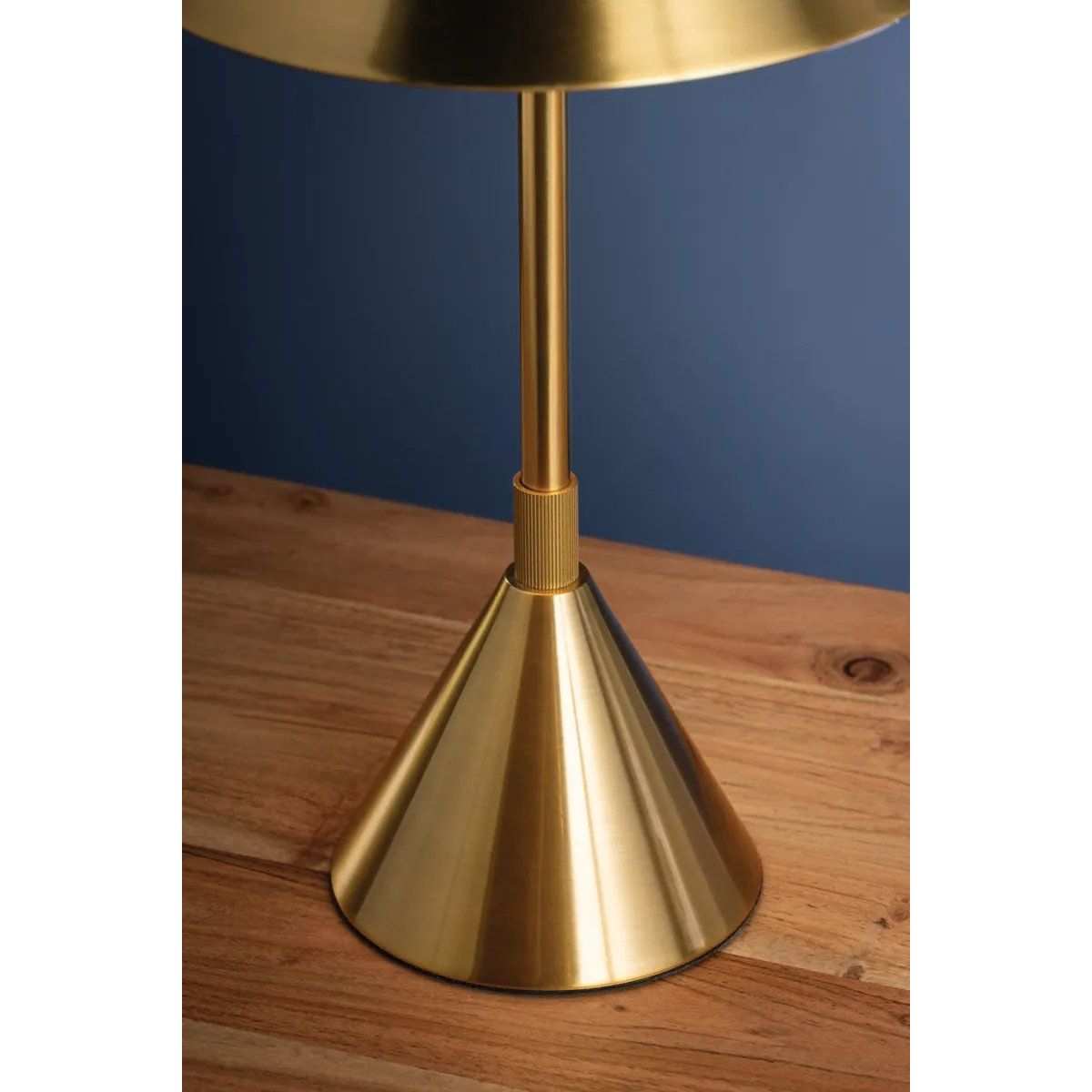 Characterized by clean lines and an all-metal construction, Salma is a modern geometric essential. The compact size of the floor lamp makes it ideal for smaller spaces, while the table lamp provides versatility as a portable light for desks and bedside tables. Both lamps feature a minimal, sleek design with an Aged Brass finish. Amethyst Home provides interior design, new home construction design consulting, vintage area rugs, and lighting in the Omaha metro area.