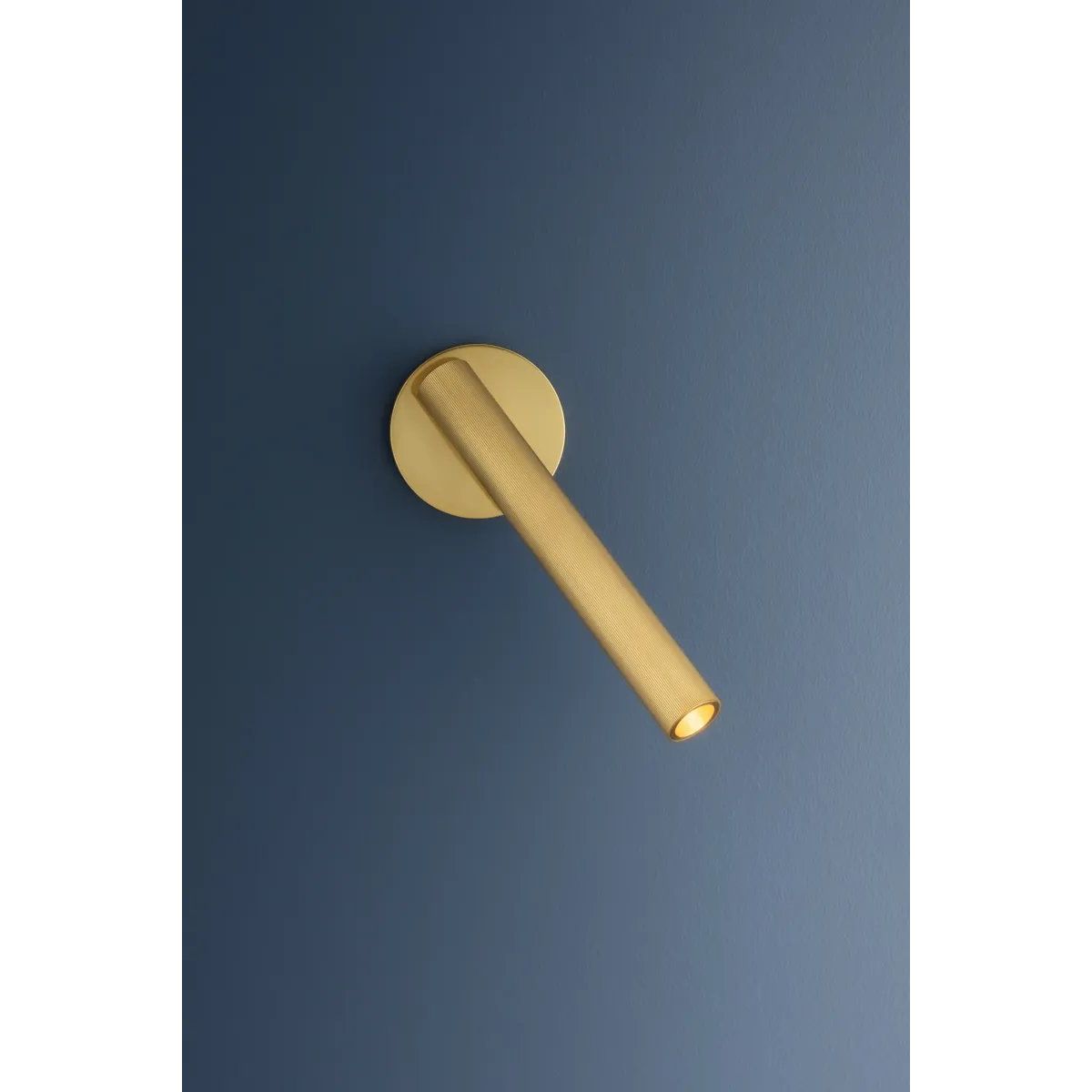 Integrated with CSL’s ‘Whisper’ technology, Simeon offers peak functionality in a streamlined sconce format. While understated, a level of style is achieved with the extruded ribbing on the Aged Brass articulating shade. Amethyst Home provides interior design, new home construction design consulting, vintage area rugs, and lighting in the Omaha metro area.