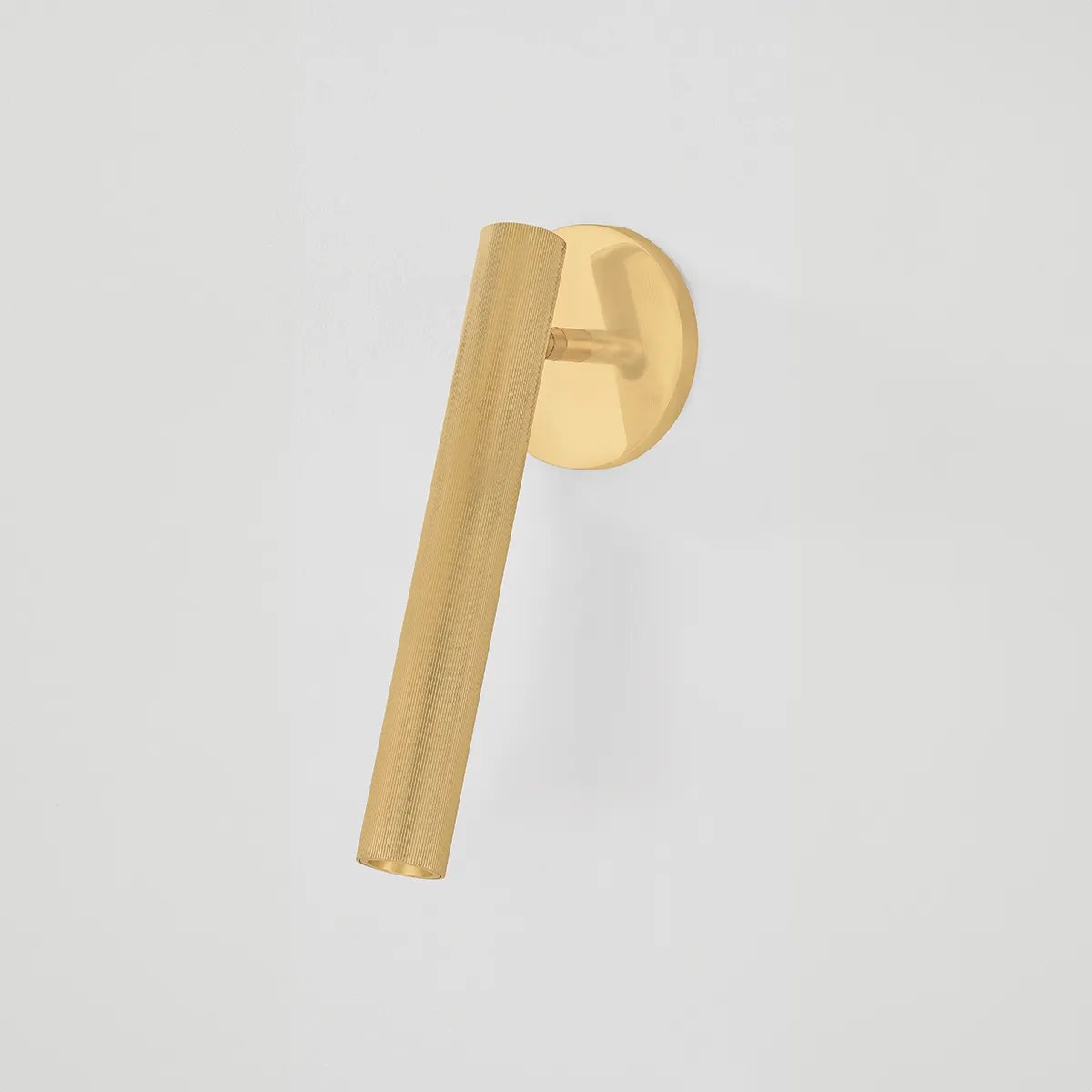 Integrated with CSL’s ‘Whisper’ technology, Simeon offers peak functionality in a streamlined sconce format. While understated, a level of style is achieved with the extruded ribbing on the Aged Brass articulating shade. Amethyst Home provides interior design, new home construction design consulting, vintage area rugs, and lighting in the Scottsdale metro area.