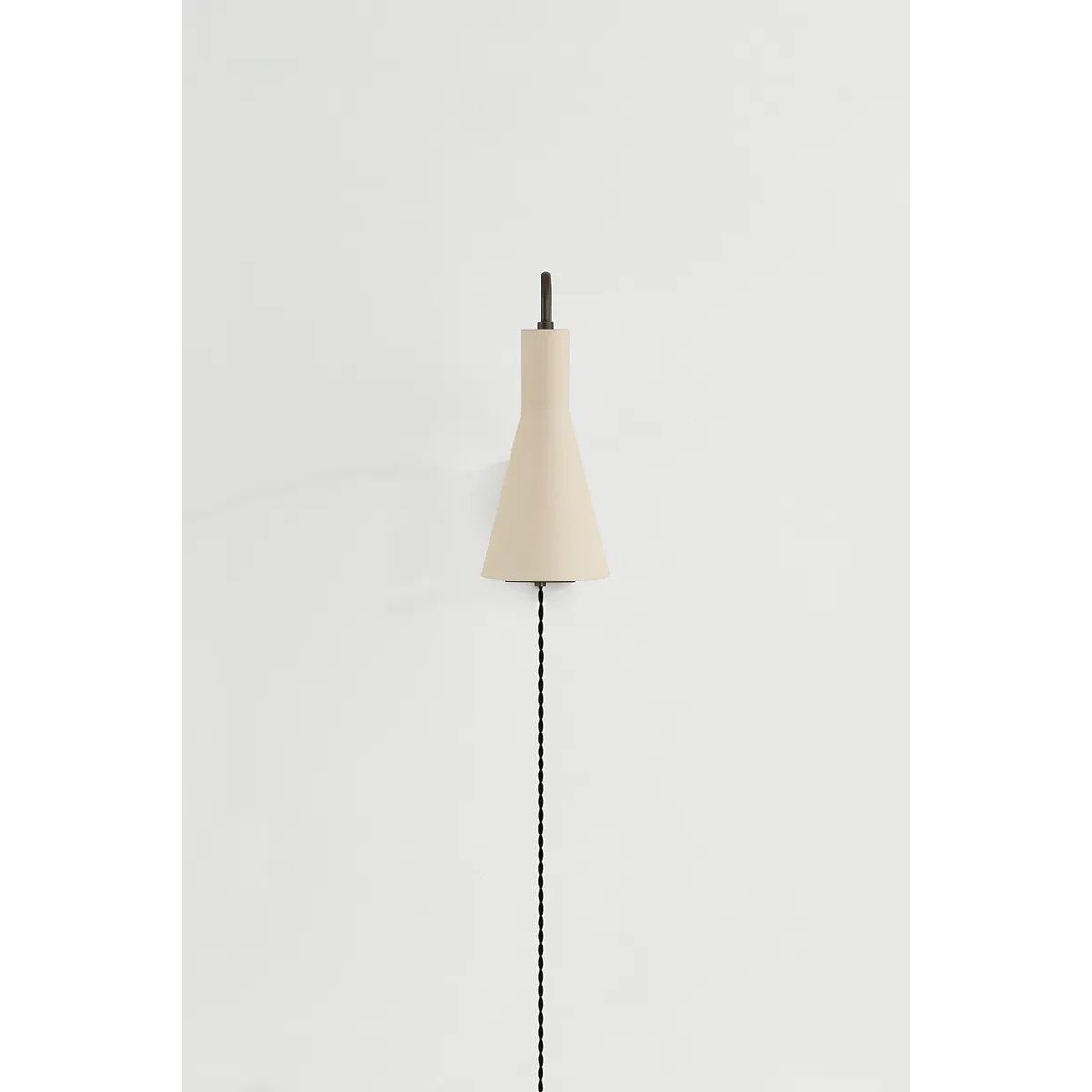 The Yvette plug-in sconce uses a modern lens to reimagine vintage design motifs. The geometry of the metalwork has been simpl