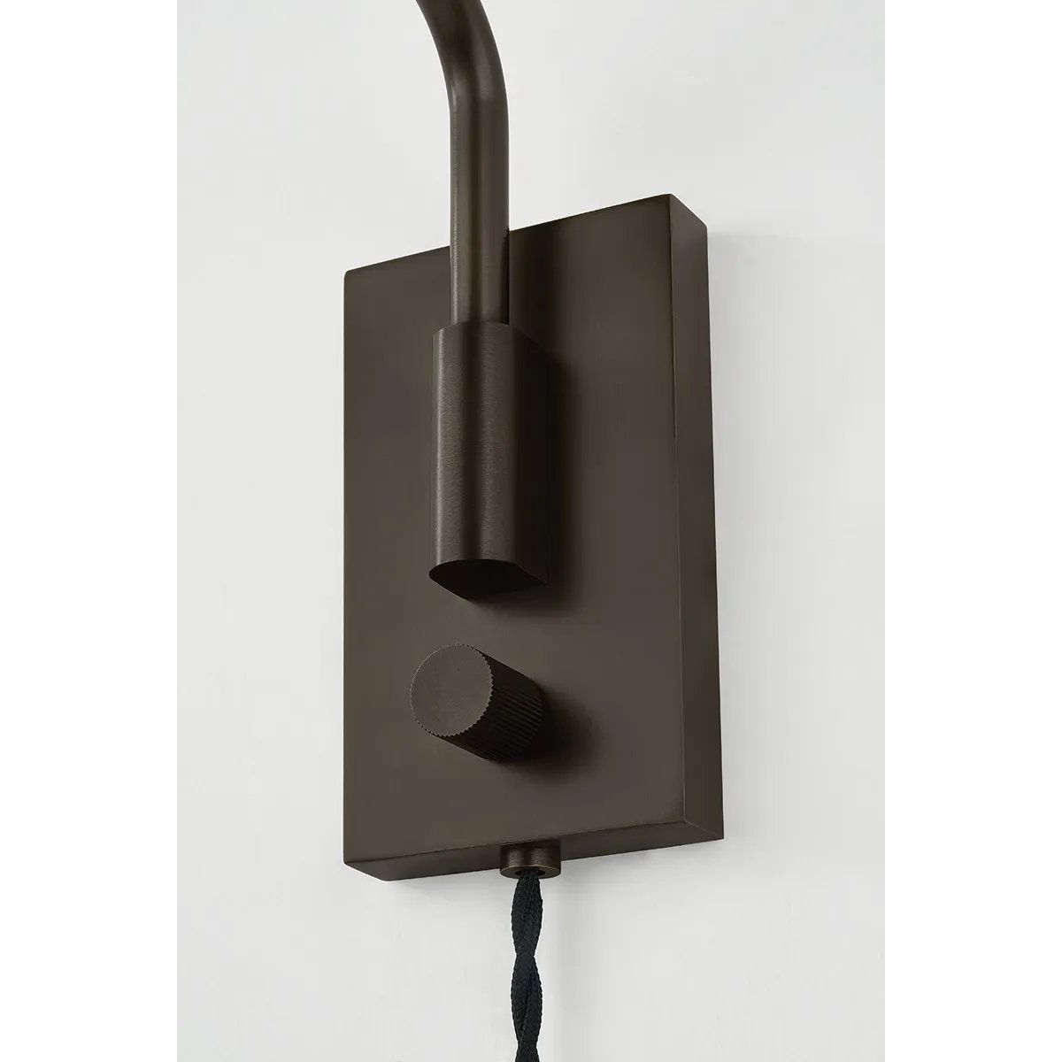 The Yvette plug-in sconce uses a modern lens to reimagine vintage design motifs. The geometry of the metalwork has been simpl