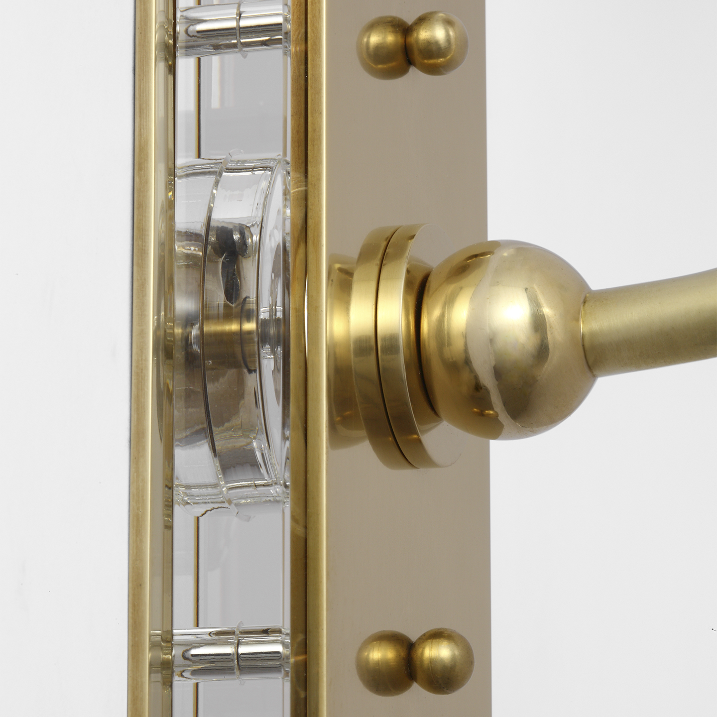 Featuring Hulton 17" Cordless Single Sconce Hand-Rubbed Antique Brass by Visual Comfort at Amethyst Home. Hulton 17" Cordless Single Sconce in Hand-Rubbed Antique Brass with Linen Shade
Overall Dimensions: 6.5" L x 6.5" W x 17.75" HWeight : 6 lbs.. Amethyst Home provides interior design, new construction, custom furniture, and area rugs in the Miami metro area