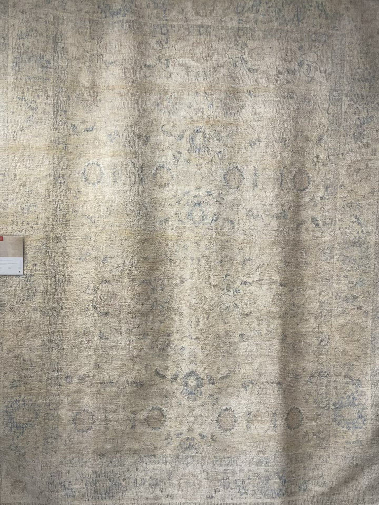 Hand-woven by skilled artisans, the Priya Natural / Blue Area Rug from Loloi offers beautiful tonal designs accentuated by a carefully curated color palette. Delicate yet strong, Priya is an instant classic made for today's home.  Hand Woven 51% Cotton | 29% Polyester | 12% Viscose | 8% Wool PRY-05 Natural/Blue Colors: Beige, Blue, Brown