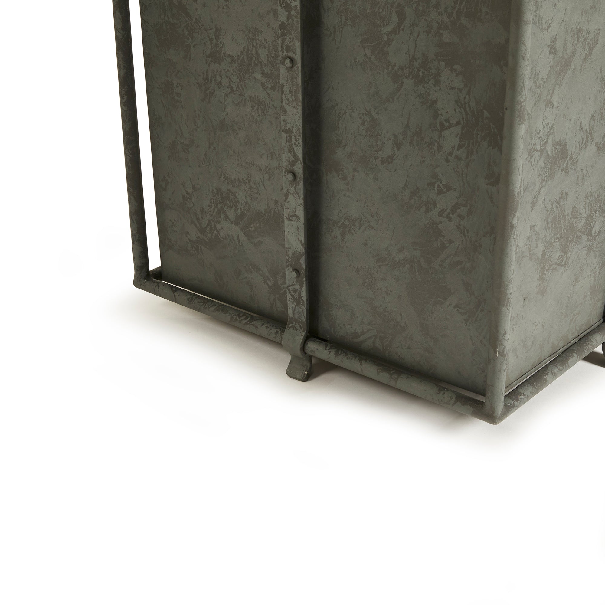 With metal liners that easily slide out, the Callahan Square Planter is as practical as it is handsome. The rounded handles and traditional design make it an outdoor classic. Amethyst Home provides interior design, new construction, custom furniture, and area rugs in the Salt Lake City metro area.