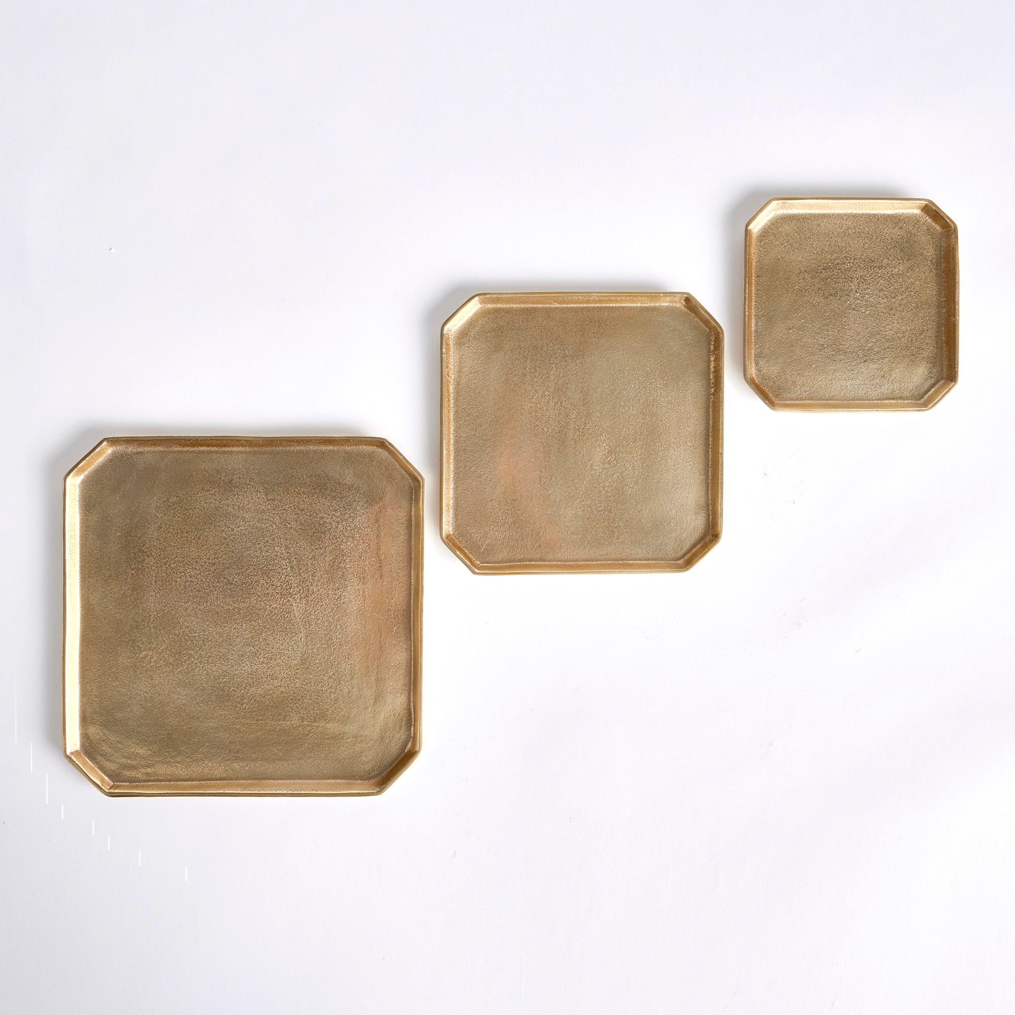 A geometric shape and sleek look make these cast aluminum trays unique. Line with a collection of candles for a golden, contemporary touch. They are dry food safe, so serve your favorite muffins or rolls in style at your next gathering. Amethyst Home provides interior design, new construction, custom furniture, and area rugs in the Winter Garden metro area.