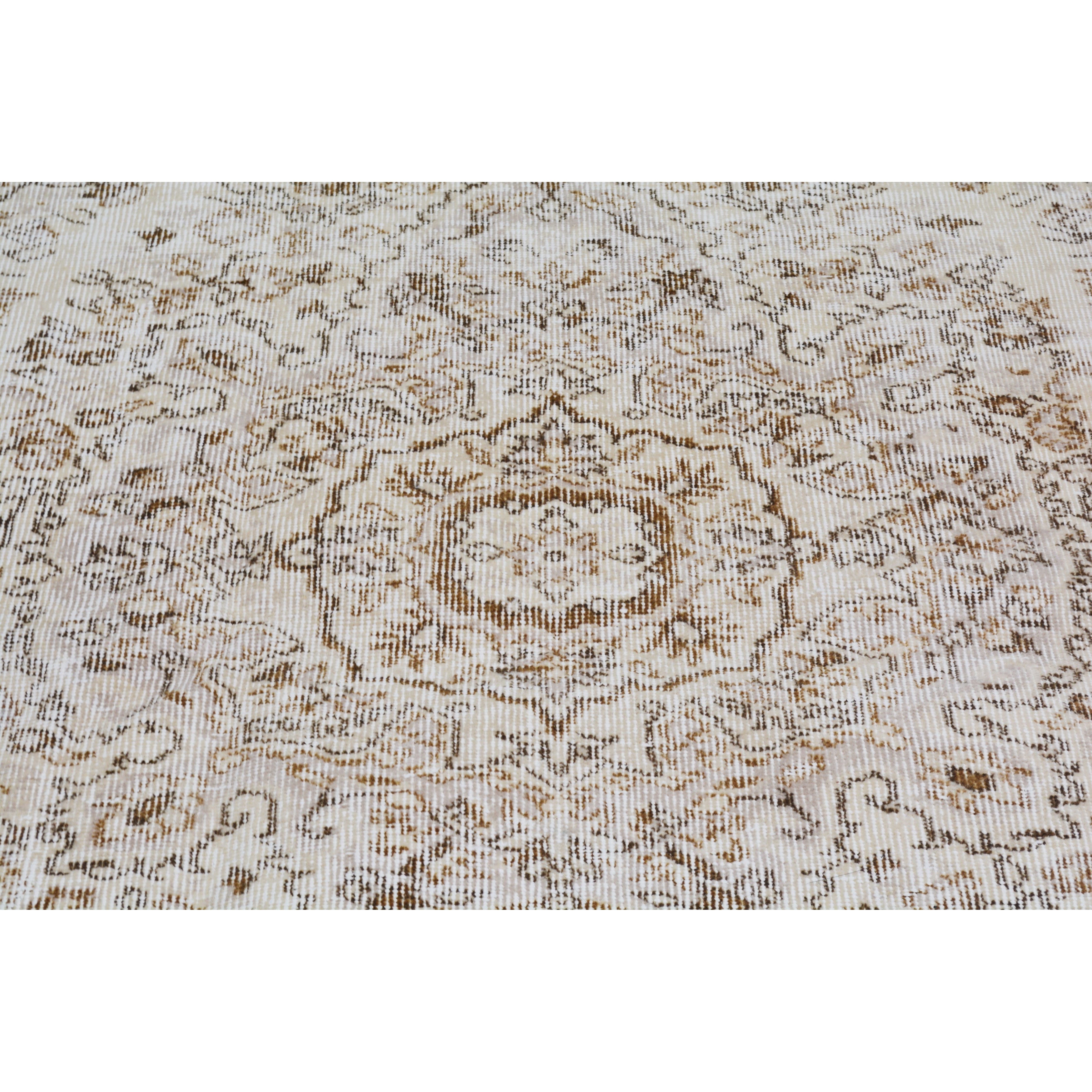 The Vintage Cheval Rug features beautiful design of the old traditional layout. This rug is easy to maintain and clean because of it’s very little shedding. A perfect rug for your entryway, living and other space. Amethyst Home provides interior design services, furniture, rugs, and lighting in the Des Moines metro area.