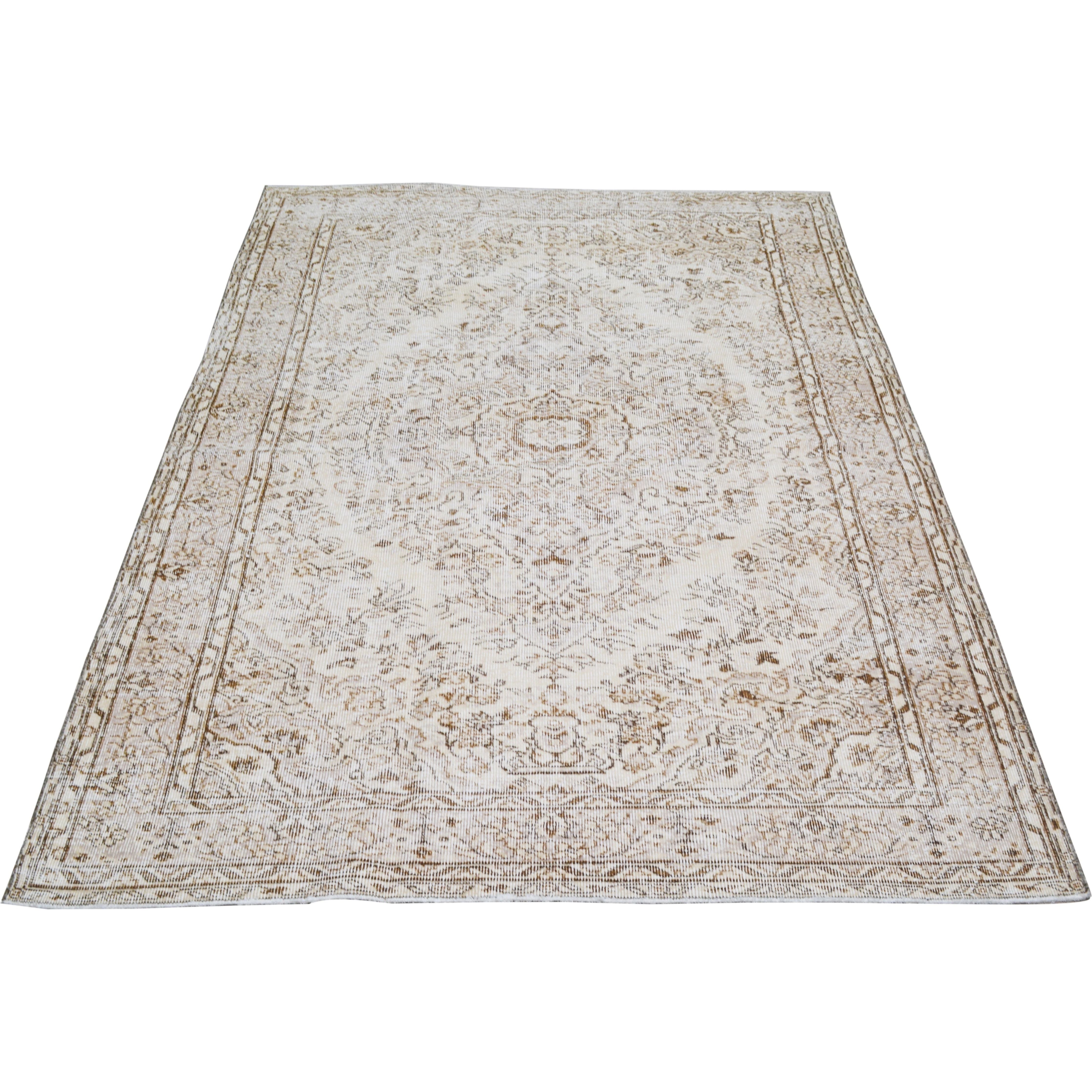 The Vintage Cheval Rug features beautiful design of the old traditional layout. This rug is easy to maintain and clean because of it’s very little shedding. A perfect rug for your entryway, living and other space. Amethyst Home provides interior design services, furniture, rugs, and lighting in the Omaha metro area.
