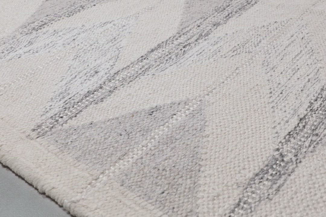 Hand-woven in India with a luxurious blend of wool, cotton, viscose, viscose from bamboo, chenille, acrylic, and linen, this calming collection of contemporary neutral tones will add balance and warmth to any space.  Hand Woven 25% Wool | 20% Cotton | 18% Viscose from Bamboo | 21% Viscose | 8% Chenille | 5% Acrylic | 3% Linen EVE-02 Pewter / Silver