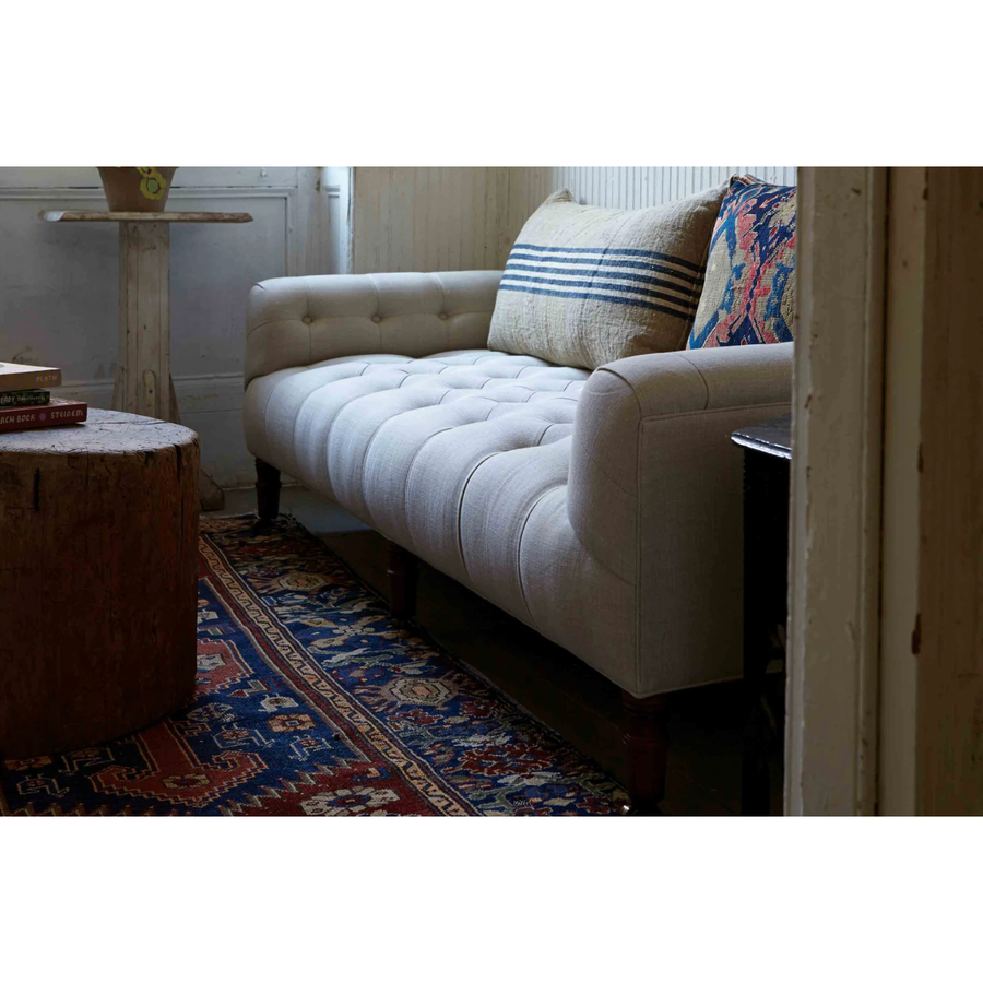This JD Field Bench Upholstered is a glorious, tufted field bench on casters with leaps of old world meets modern style!  A design collaboration between Cisco Home x John Derian.  
