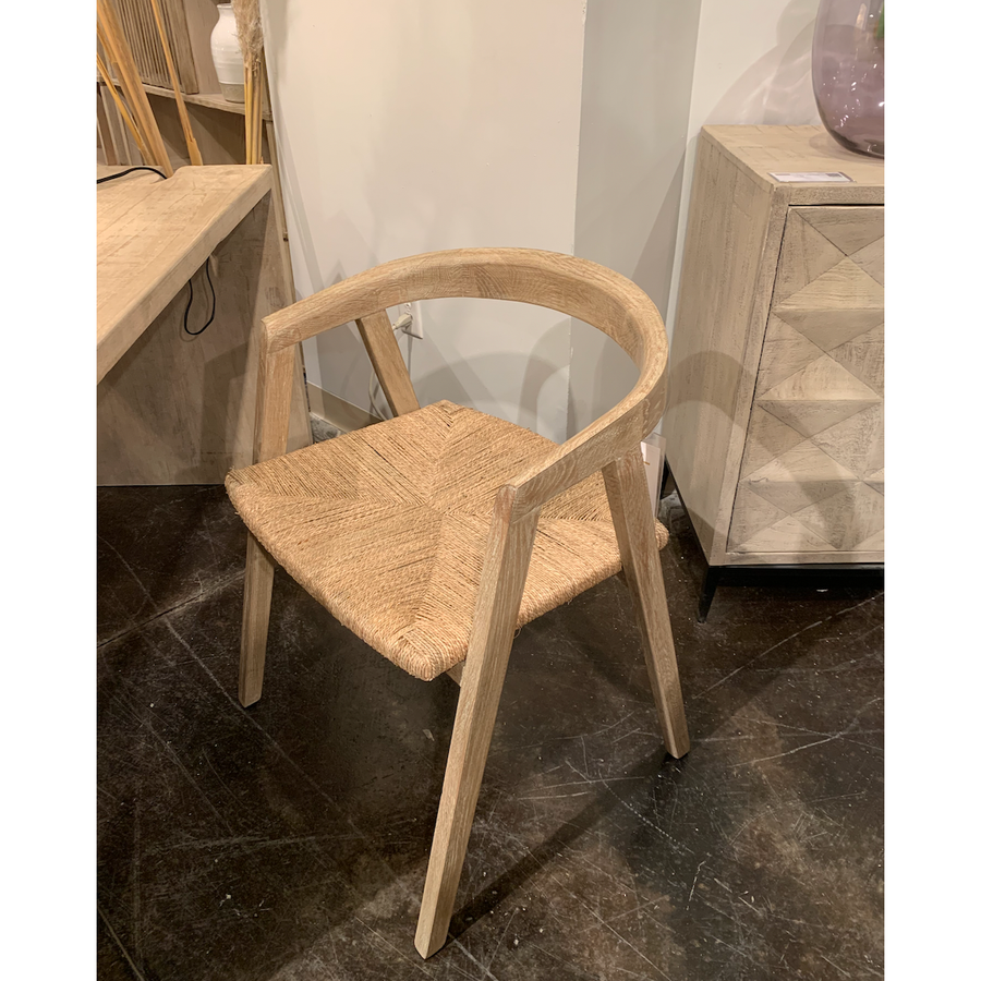 We love the oak sea grass seat of this Hansen Dining Chair. Comples the boho-chic look to any dining room or kitchen area.  OAK SEA GRASS Size: 23"l x 21"d x 30" h 