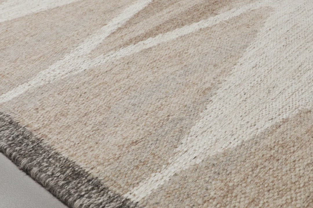 Hand-woven in India with a luxurious blend of wool, cotton, viscose, viscose from bamboo, chenille, acrylic and linen, this calming collection of contemporary neutral tones will add balance and warmth to any space.  Hand Woven 25% Wool | 20% Cotton | 18% Viscose from Bamboo | 21% Viscose | 8% Chenille | 5% Acrylic | 3% Linen India EVE-04 Taupe/Bark