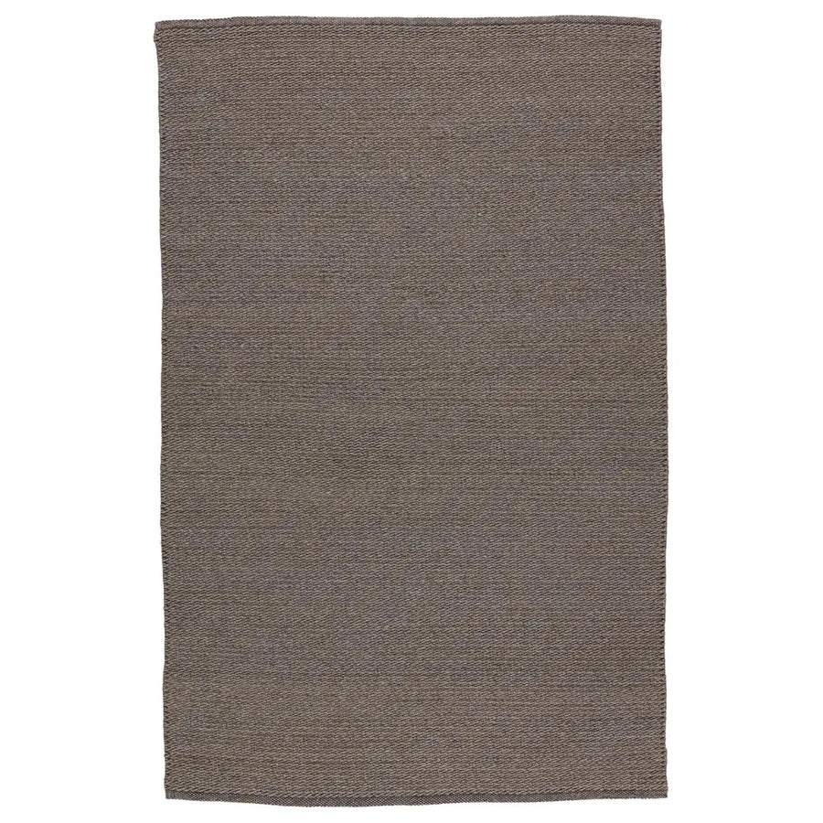 This Maverick Ryker Area Rug by Jaipur Living offers a solid-hued design with natural-inspired texture that complements for both indoor and outdoor spaces. This rug features a heavy, durable polypropylene and polyester construction with a reversible chunky weave.