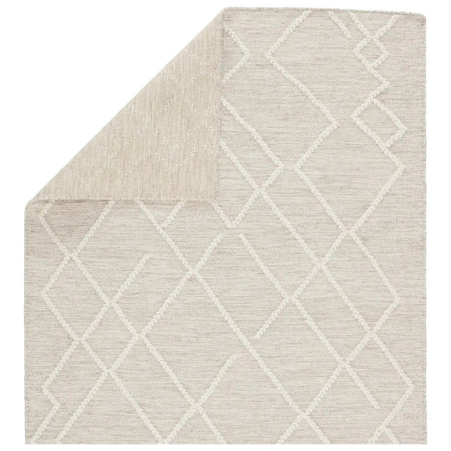 This Plateau Moab Cloud Cream / Marshmallow Area Rug by Jaipur Living, or PLT01, is crafted of jute, wool, and cotton. This showcases an ingenious braid weave technique that breathes life into the simple natural fiber foundation. 