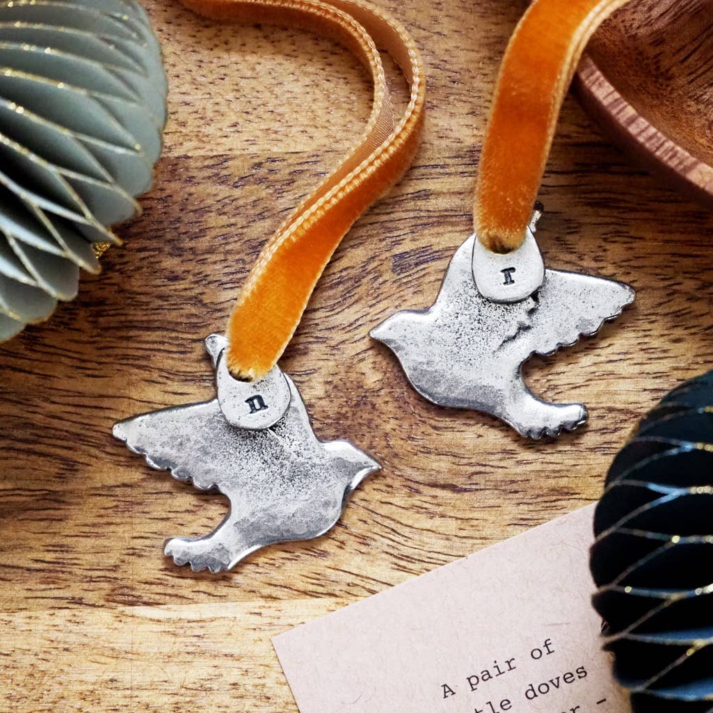 This Two Turtle Doves Friendship Tree Charm Set is the perfect way to celebrate your everlasting friendship. With one for you and one for a friend or loved one, these solid pewter birds are symbolic of the unbreakable bond that forms between two turtle doves.